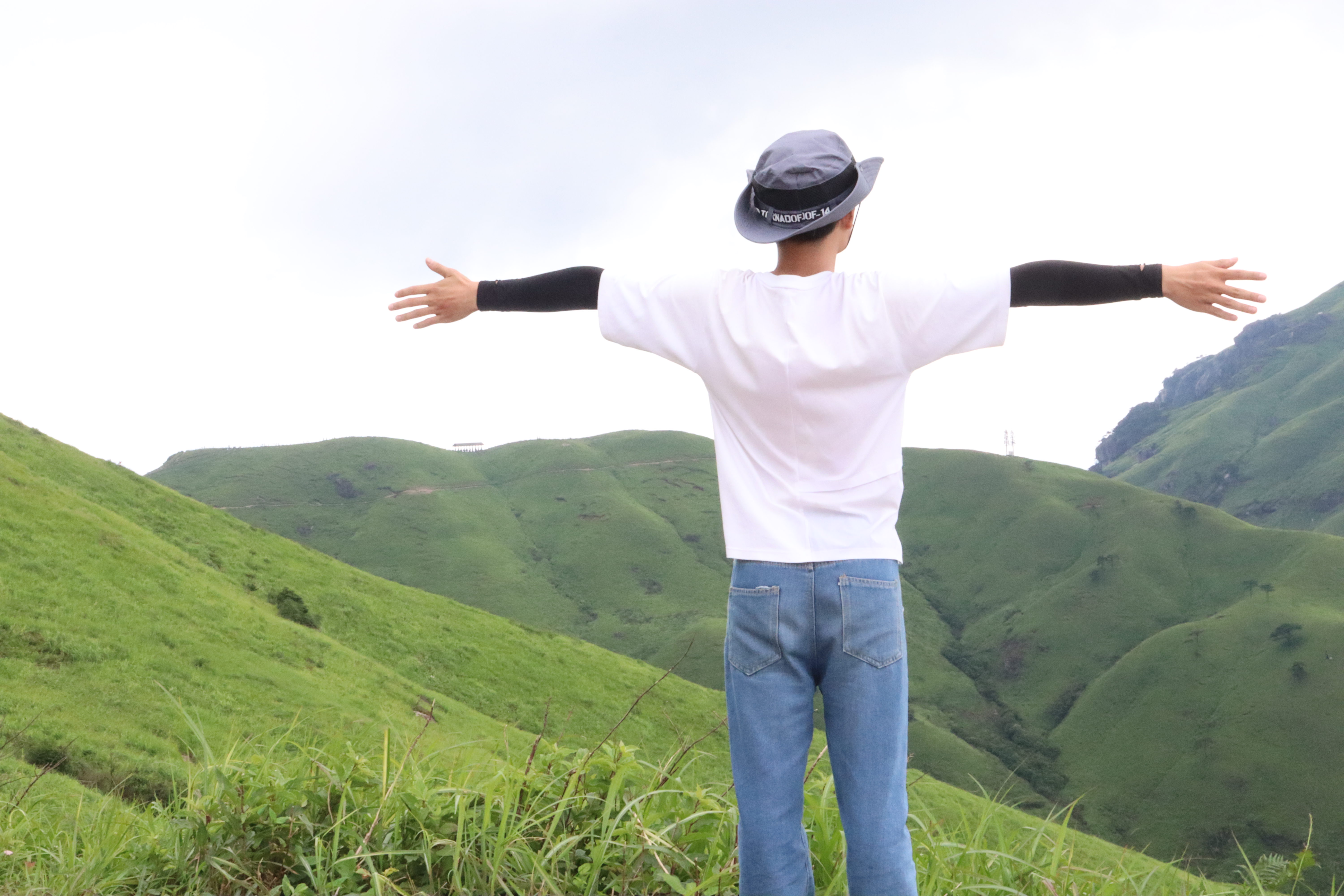与友共攀武功山:青春记忆里的星河与云影
