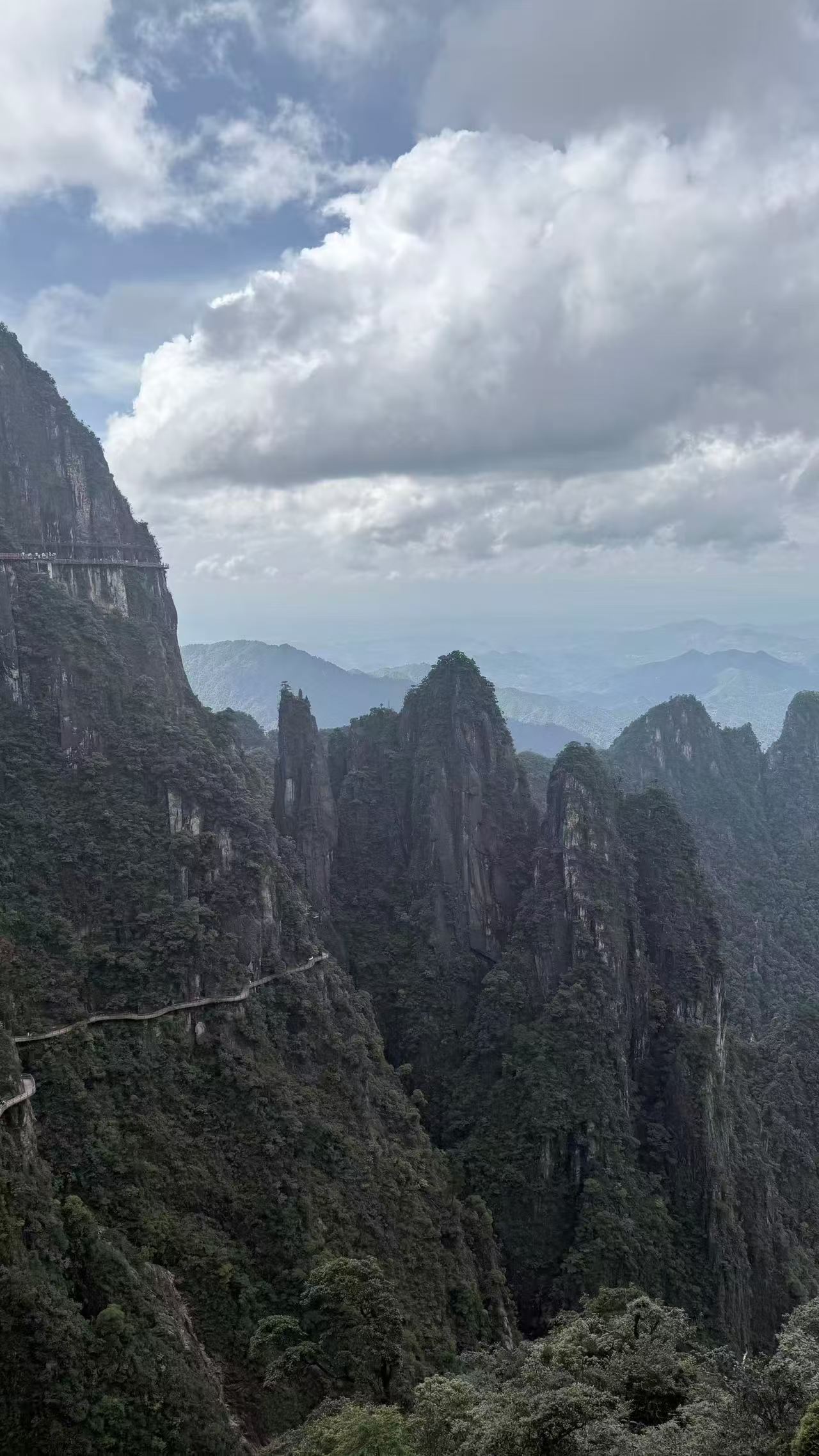 踏莽山天梯，赴云端仙境